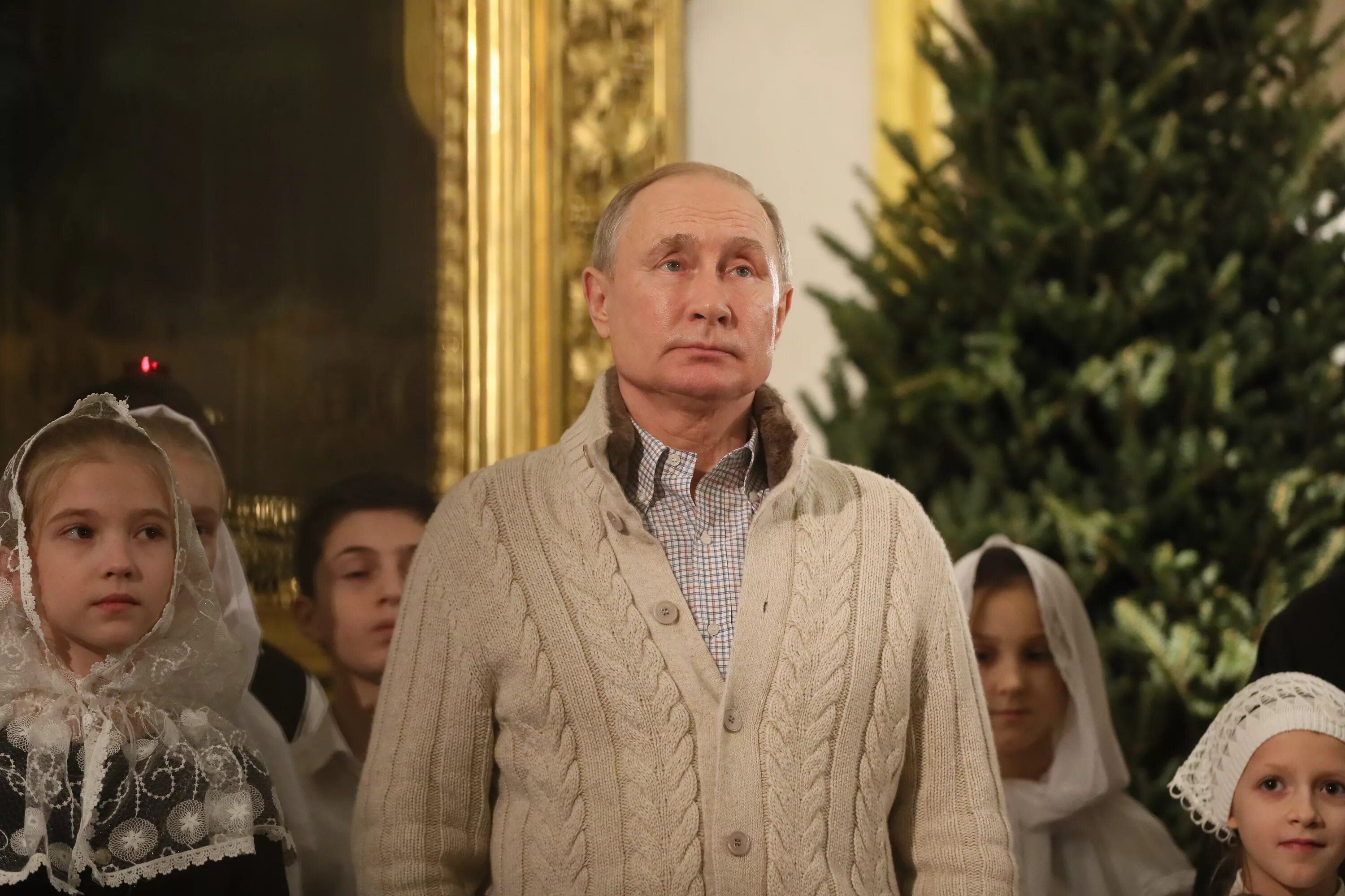 Храмов с губернатором. Беглов жена. Беглов супруга. Беглов с лопатой. Беглов зимой.