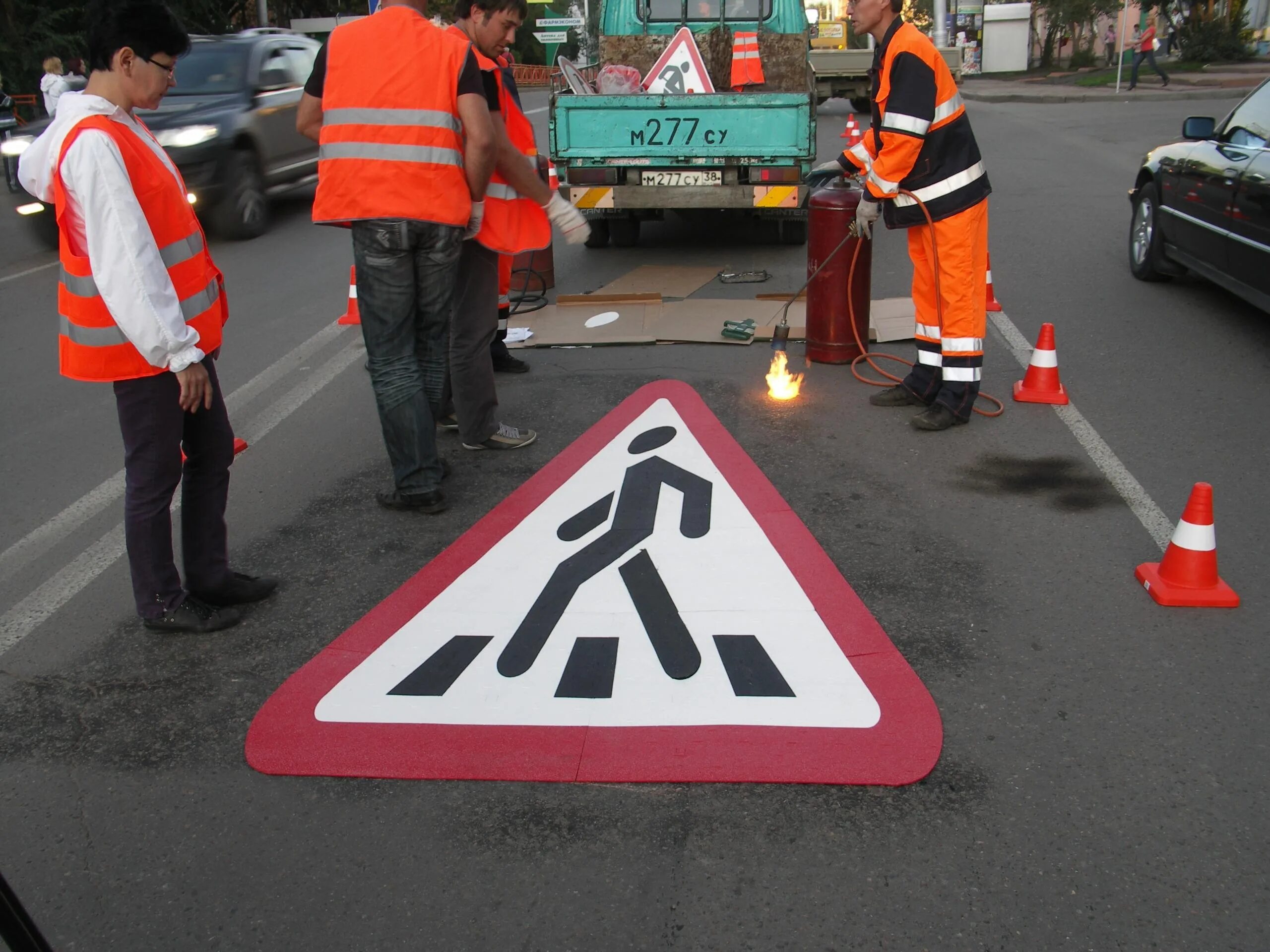 Дорожное работы рф. Дорожные работы. Знак дорожные работы. Ремонтные знаки на дорогах. Дорожные знаки для ремонта дорог.