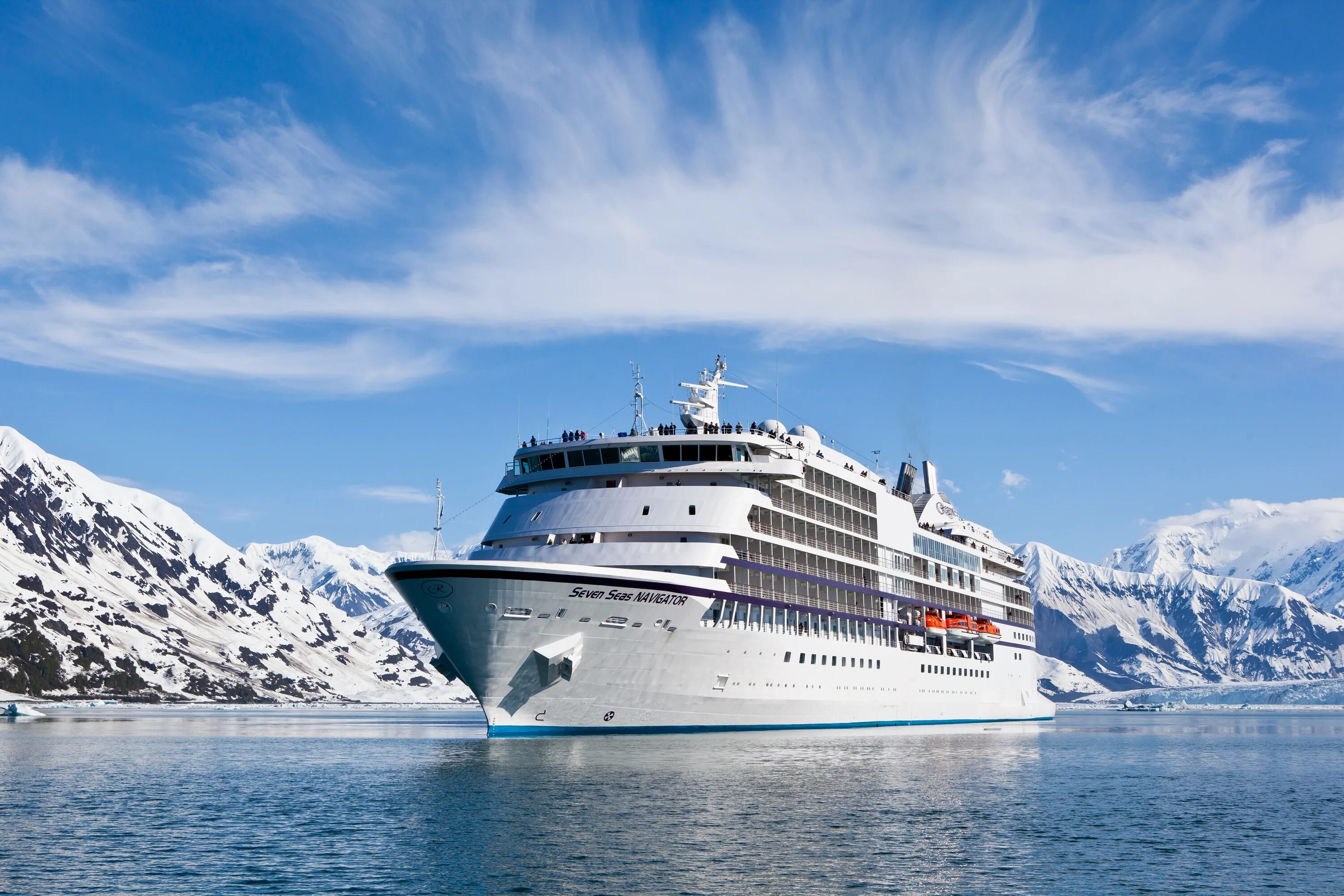 Cruises travel. Морские круизы фьорды Норвегии. Круизный лайнер Seven Seas Navigator. Лайнер Регент. Аляска круизный туризм.
