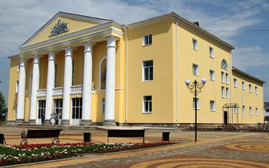 Дк города мончегорск. Сайты городских домов культуры. Сайты городских домов культуры. Дворец культуры благовещенск. Дом культуры куртамыш.