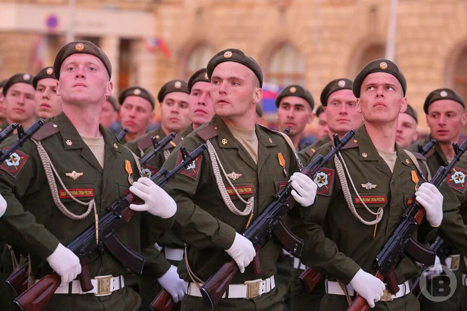 Каким будет май в волгограде. Парад Победы фото. Праздничные мероприятия посвященные Дню Победы. 9 Мая фото. Праздничный парад.