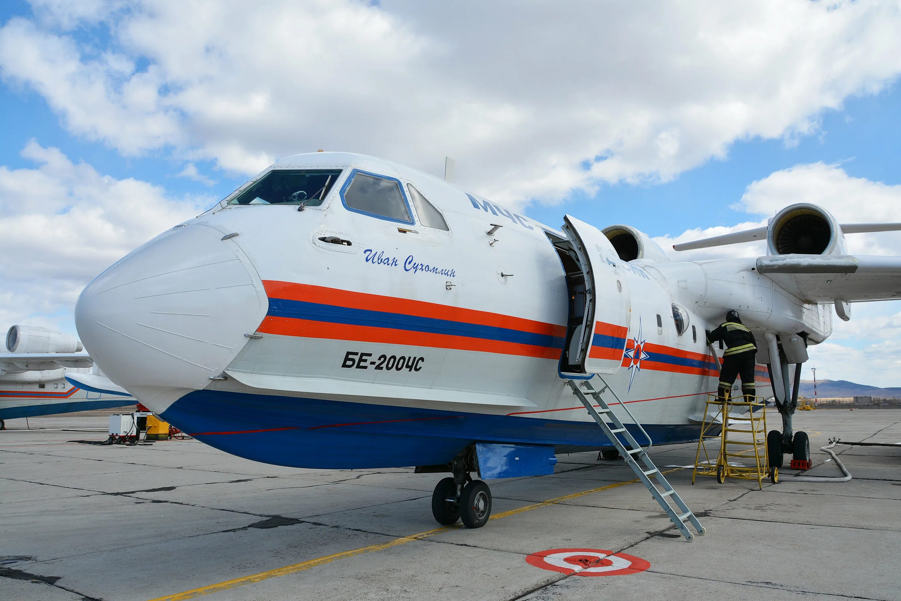 Б 200 самолет. Бе-200чс. Самолёт-амфибия бе-200чс. Самолет МЧС России бе 200. Самолет МЧС бе 200 ЧС.