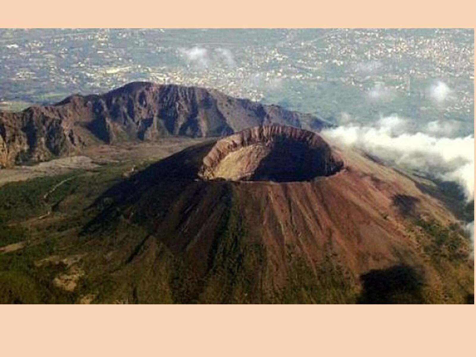 Гора везувий в неаполе. Везувий вулкан кальдера. Тип вулкана везувий. Вулкан везувий в италии. Тип вулкана везувий.