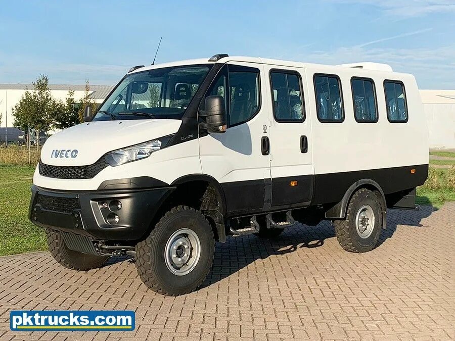 Купить микроавтобус полный привод. Ивеко Дейли 4х4. Iveco Daily 4x4 экспедиционник. Iveco Daily 4x4 Minibus. Ивеко Дейли 4*4.