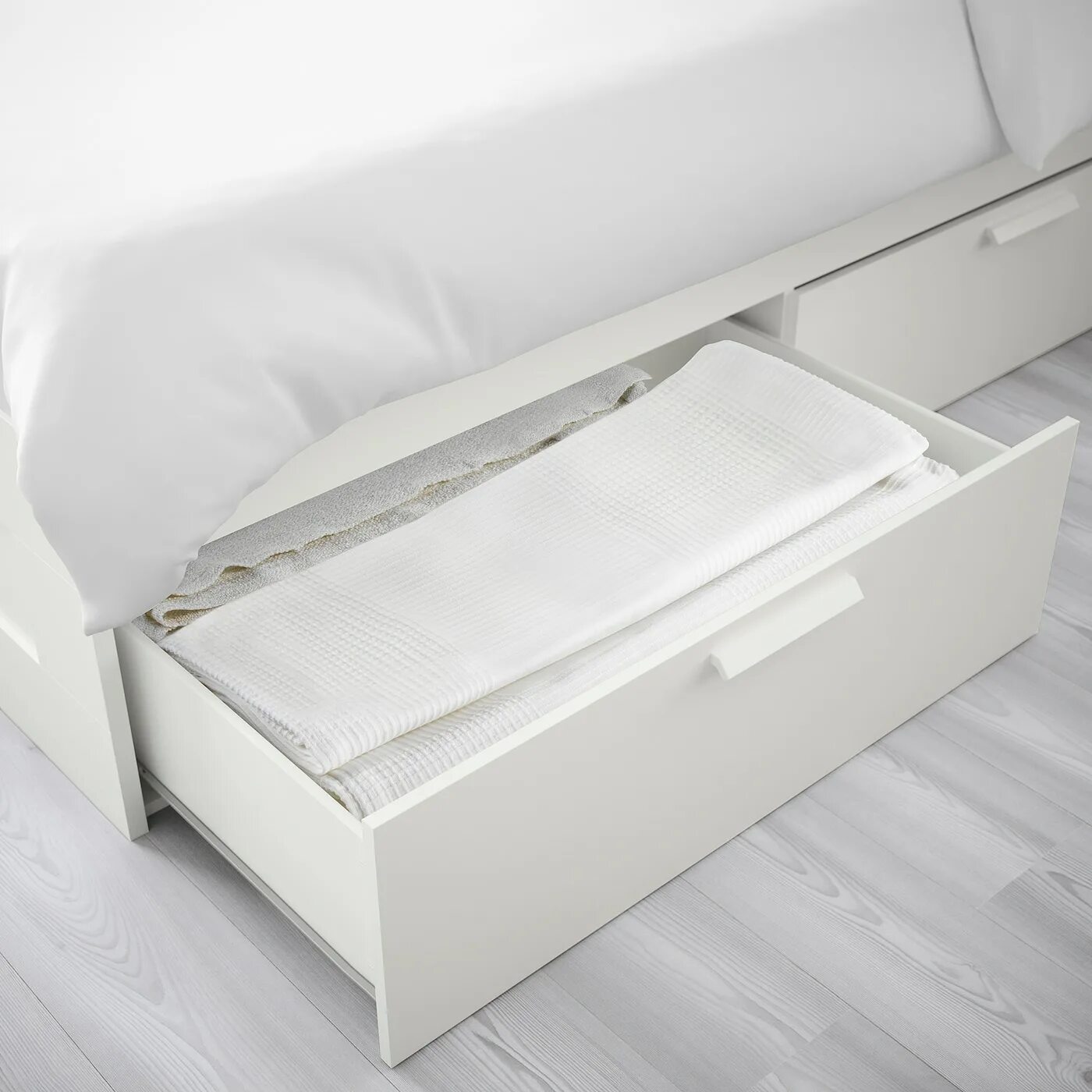 Кровать раздвижная двуспальная икеа. Ikea hemnes кровать. Кровать икеа раздвижная бримнэс белая. Кровать икеа выдвижная с ящиками. Кушетка бримнэс икеа с 2 матрасами.