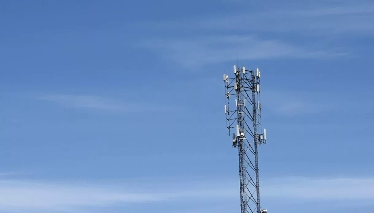 Вышки 5g излучатели. Как выглядят 5 g. Как выглядят 5 g. Радиовышка 5g. 5g сети связи.