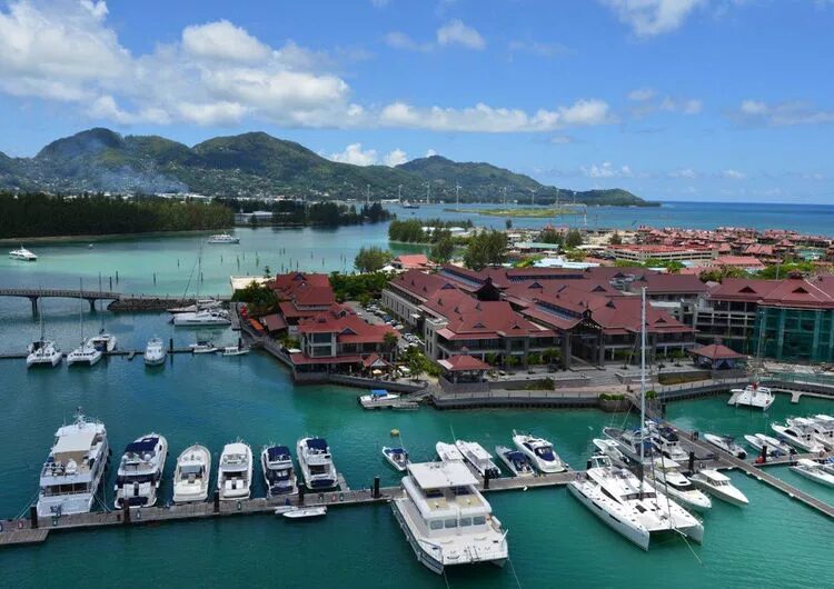 Острова для отдыха. Eden Island Marina. Marina islands