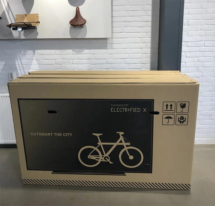 Bike box. Упакованный велосипед. Упаковка велосипеда. Упаковка велосипеда в подарок. Велосипед упаковка в коробке.