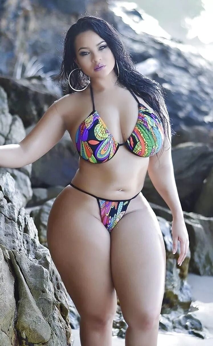 Амбер ботрос курвес. Fiorella zelaya в бикини. Тамра даеголая. Huge big body. Девушки с большими формами.