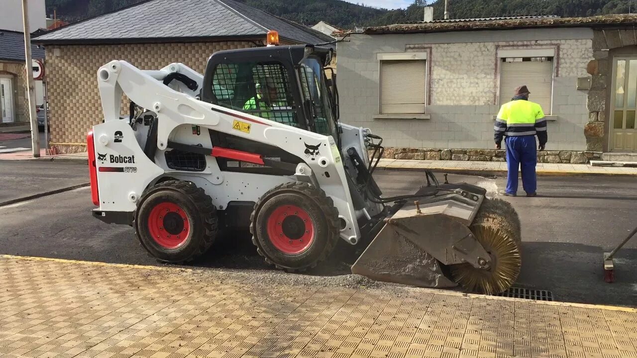 Бобкэт 770. Мини-погрузчик Bobcat s770. Bobcat s770 фреза. Мини погрузчик Бобкет s 770.