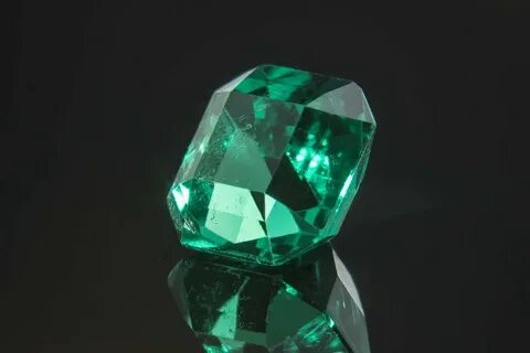 Козерог изумруд камень