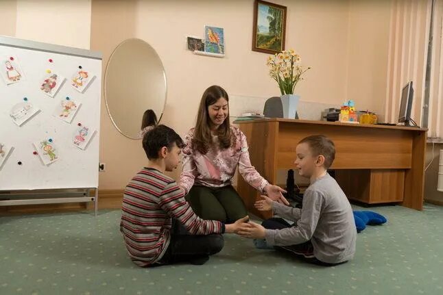 дети с зпр в школе. занятия с нейропсихологом для детей 5 лет. нейропсихолог занятия. детский нейропсихолог москва. как выглядит детская комната нейропсихолога.