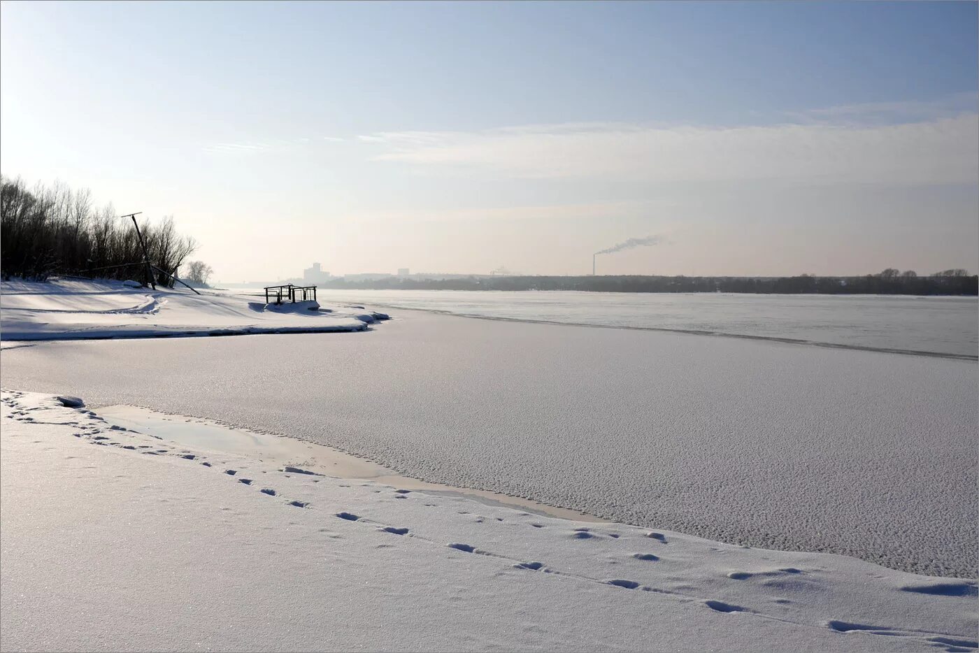 Обь зимой Новосибирск. Река Обь зимой. Барнаул Обь зима. Зимний пейзаж Иртыш. Зимние оби