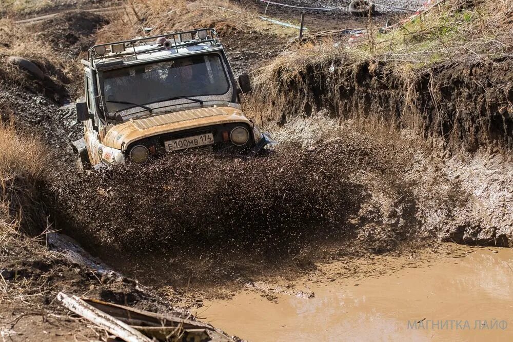 уаз 469 off road. машинки на радиоуправлении по бездорожью. ленд ровер по бездорожью. видео про бездорожье. уаз 469 off road.
