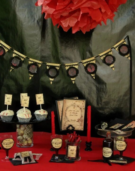 Вампиры атрибуты. Ожерелье сумерки вольтури. Вампирский паттерн. Украшения в вампирском стиле. Атрибутика вампиров.