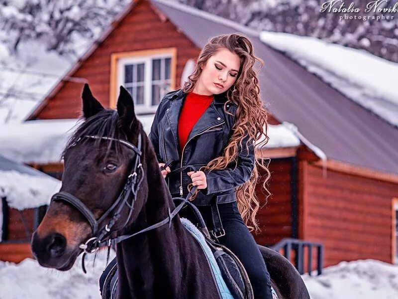 Кск жена. Фотосет конный спорт. Лошадь Тутаев. Фотосессия в конном клубе. Конный клуб Золотая подкова Екатеринбург.