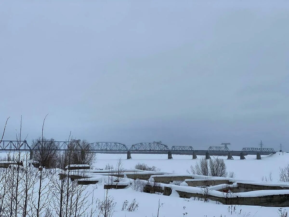 Мост через реку Печора Республика Коми. Автомобильный мост через реку Печора Республика Коми. Город Печора зимой. Погода г печоры коми