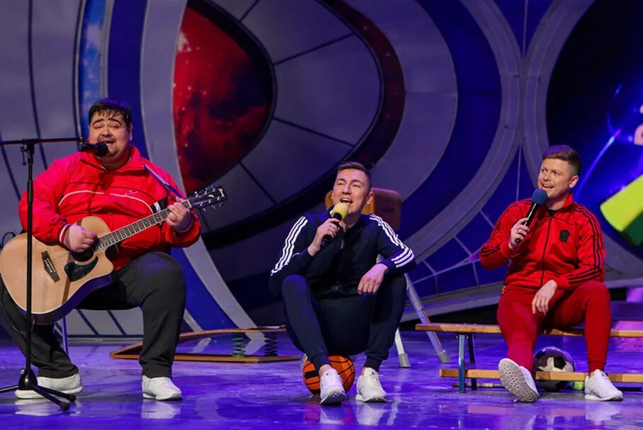 Квн финал камызяки 2015 игра целиком. Квн 2004 высшая лига финал. Квн первая лига регина. Квн 1 лига 2 1 2. Команда квн педсовет.