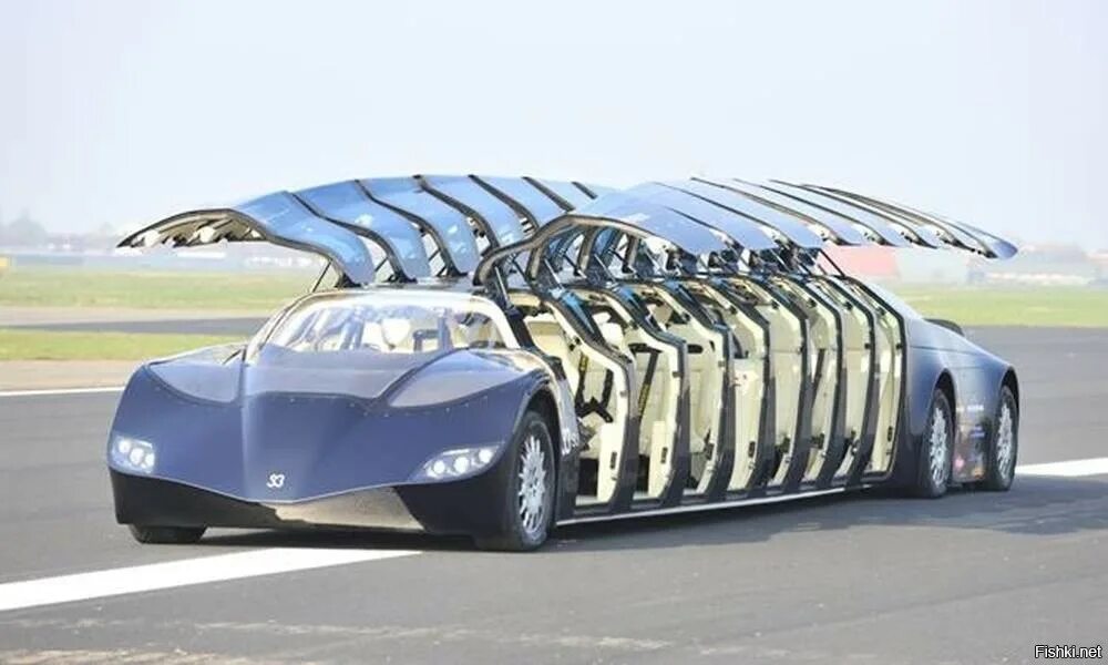 Koenigsegg cc8. Исдера машина. Новые машины в маскировке. Производство автомобилей. Сложная машина выполняющая.
