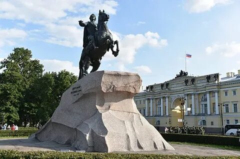 Кто перенес столицу в санкт петербург