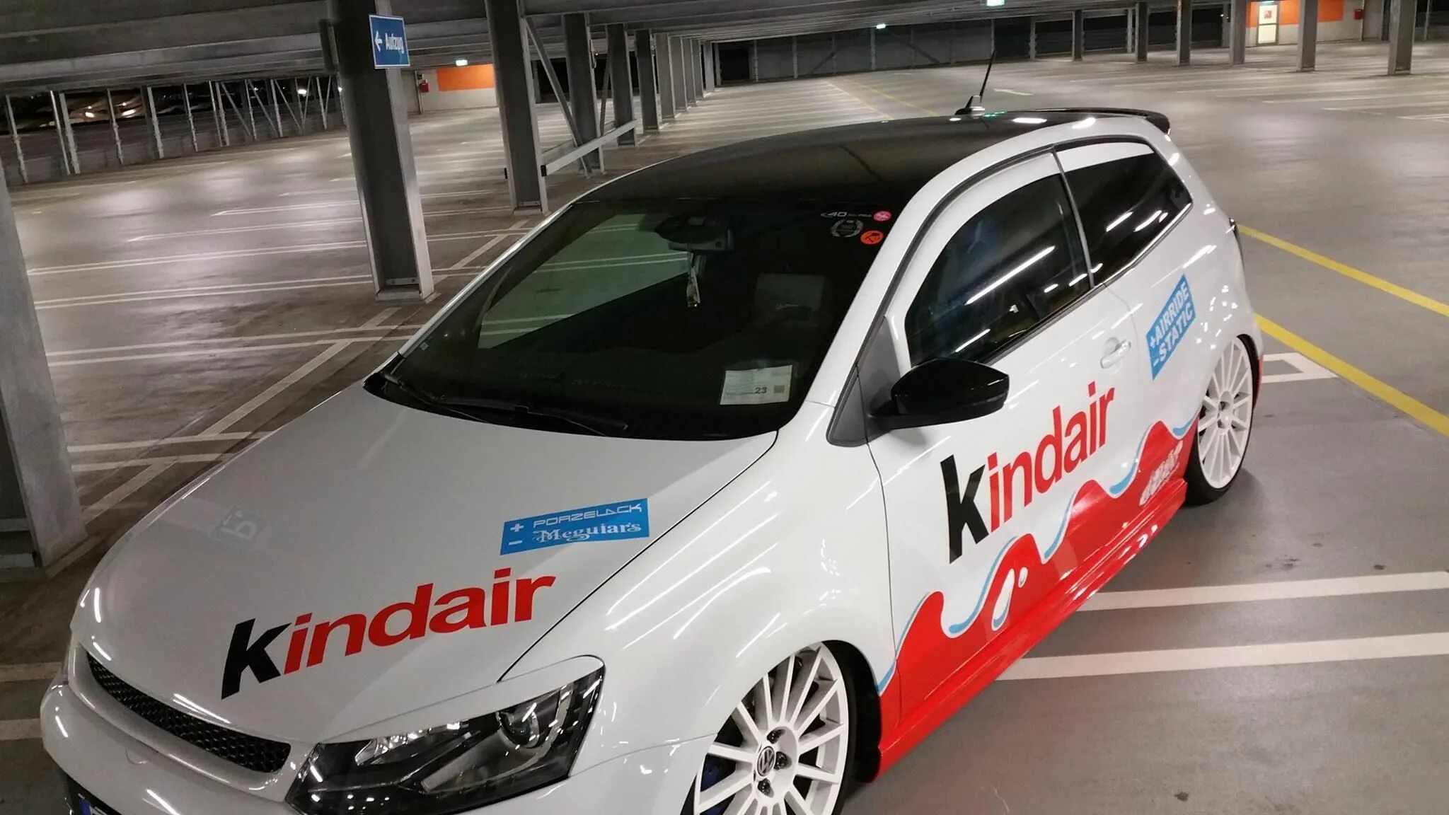 Kinder car. Винил Киндер на авто. Винил Киндер сюрприз на авто. Машина Киндер сюрприз винил. Kinder винил машина.