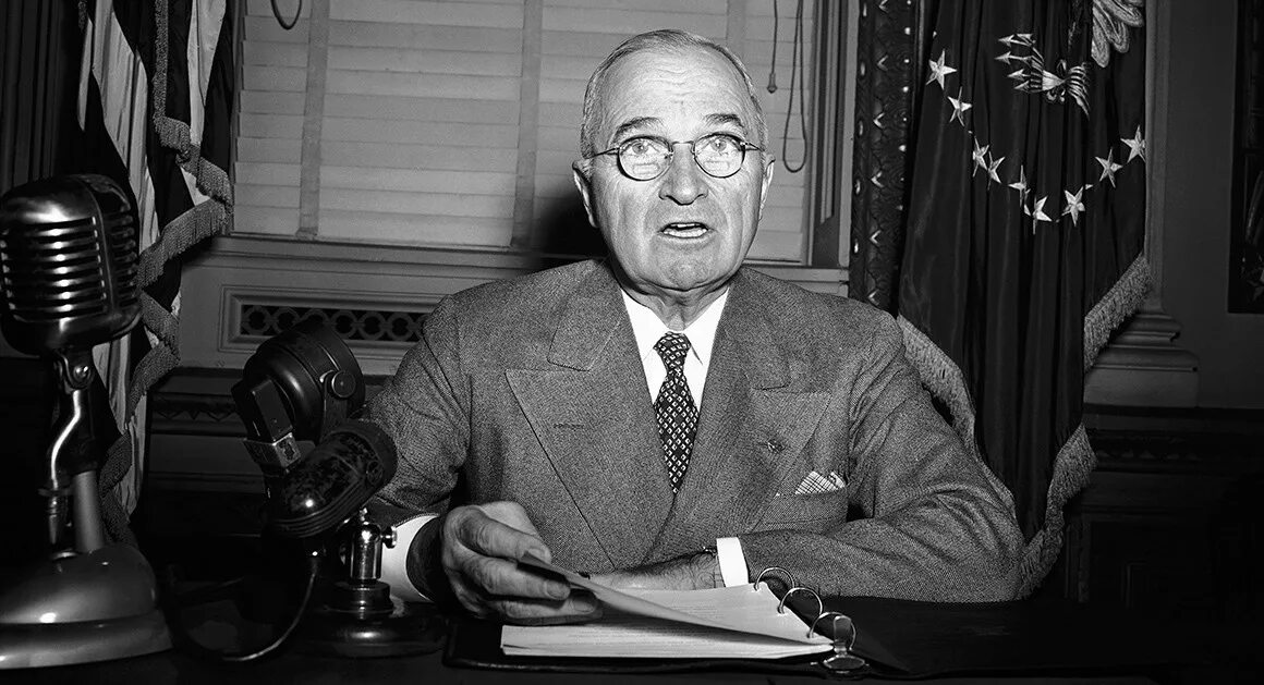 Трумэн президент. Harry s truman. Гарри трумэн портрет. Гарри трумэн президент. Гарри трумэн 1945.