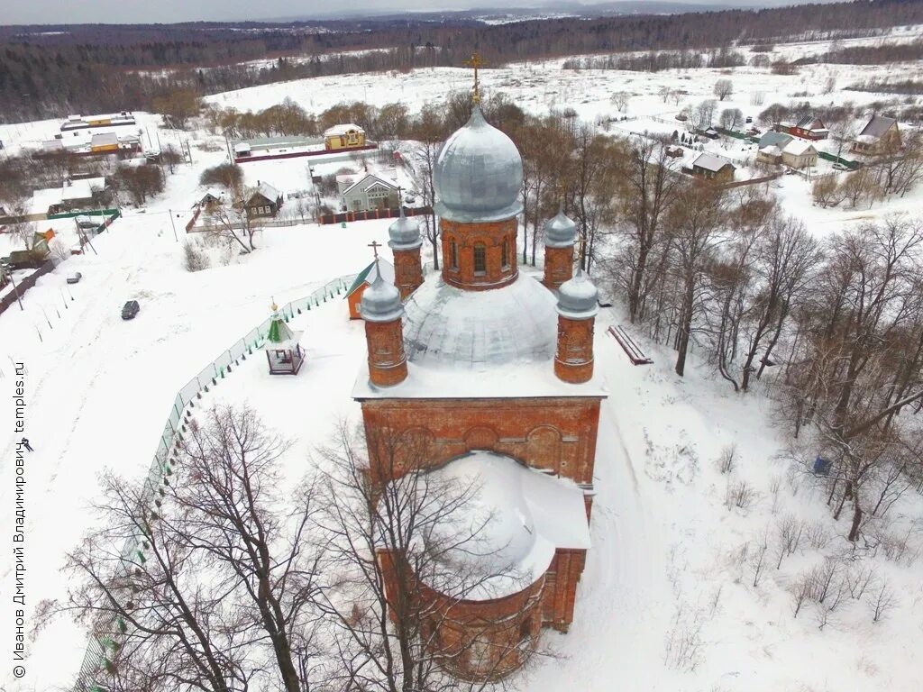 Храм Архангела Михаила Шарапово Сергиево-Посадский район. Церковь Архангела Михаила Сергиев Посад. Храм Михаила Архангела деревня Шарапово. Село Шарапово Московская область Сергиево Посадский район.