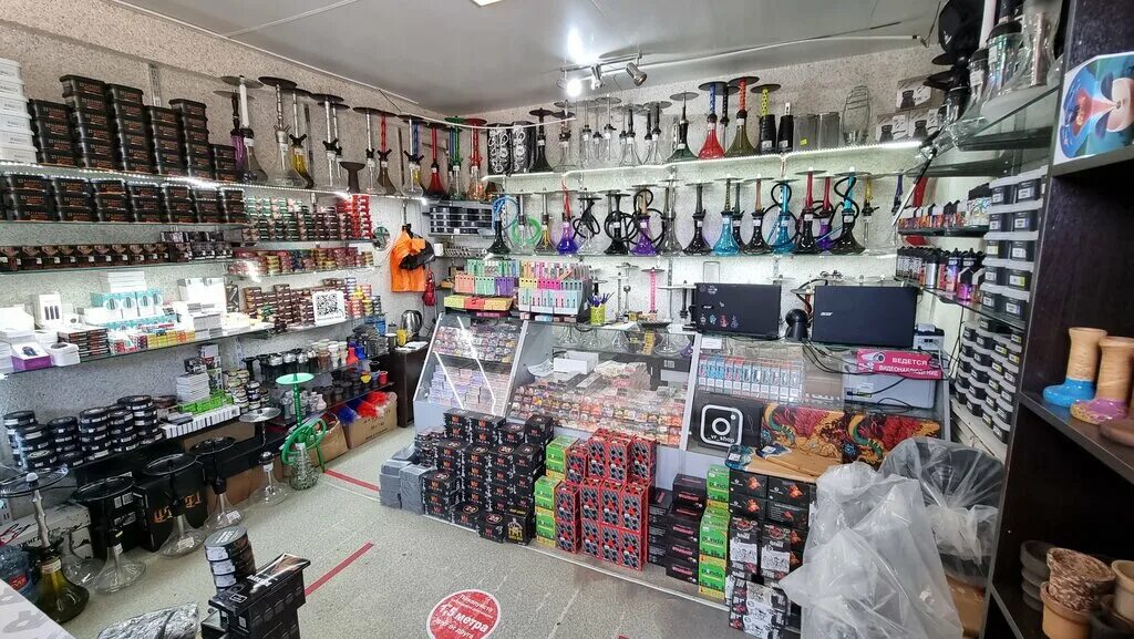 Jon hookah дербент. Jon hookah дербент. магазин табачка в дербенте. кальянные дербент. витрина для табака.