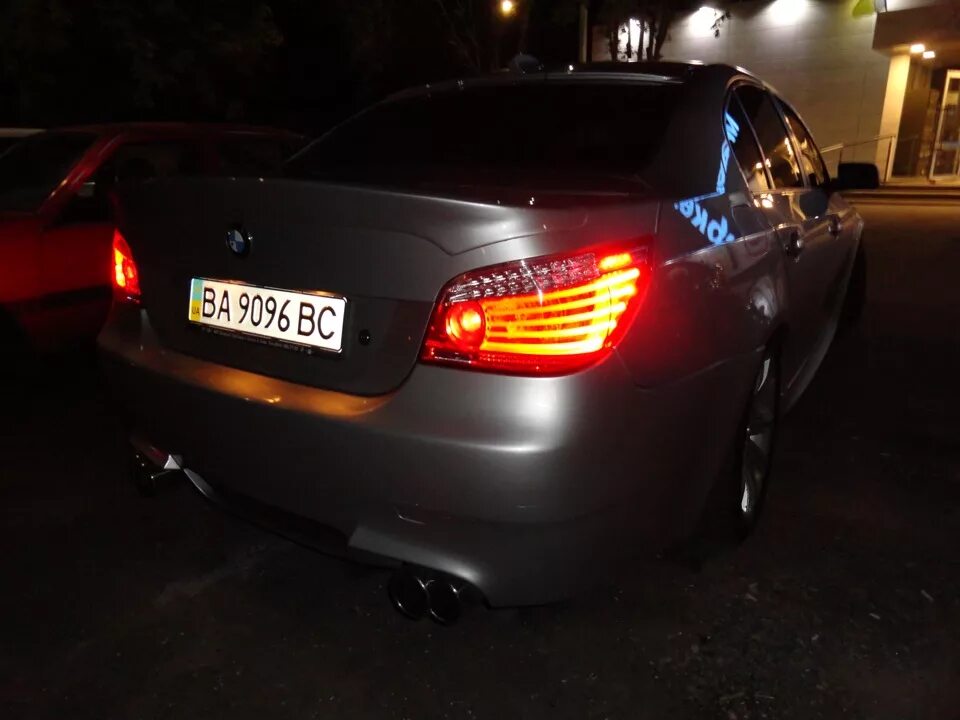 Е60 рест дорест. Бмв е60 рестайлинг. bmw e60 задние фонари рестайлинг. бмв е60 рестайлинг и дорестайлинг.