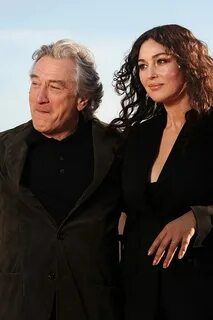 Robert De Niro and Monica Bellucci at an event for Любовь: Инструкция по .....