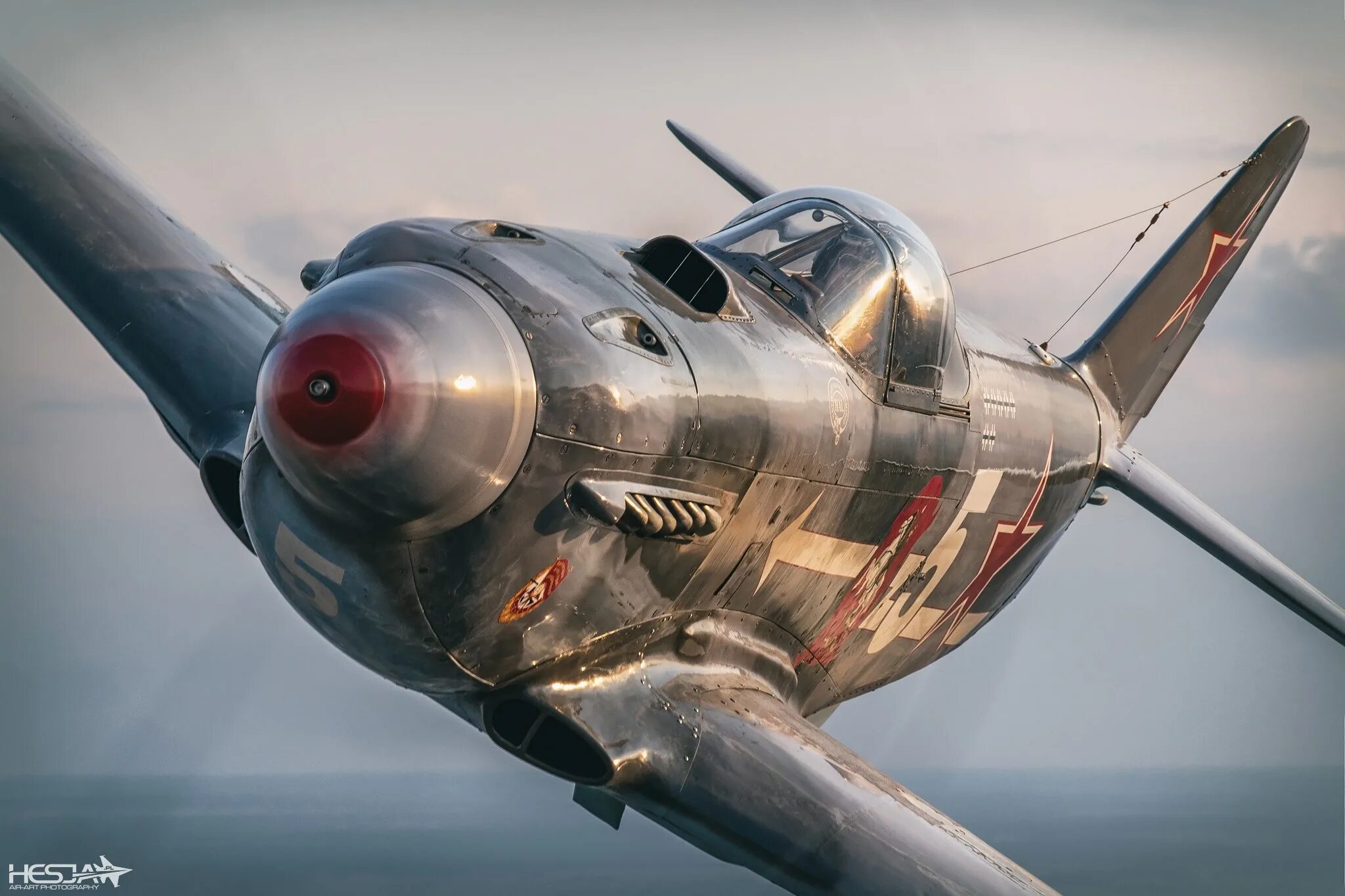 Самолеты истребители второй мировой войны. Як-3 истребитель. Yak-3 истребитель. Истребители второй мировой войны як-3. Як-9 истребитель-бомбардировщик.