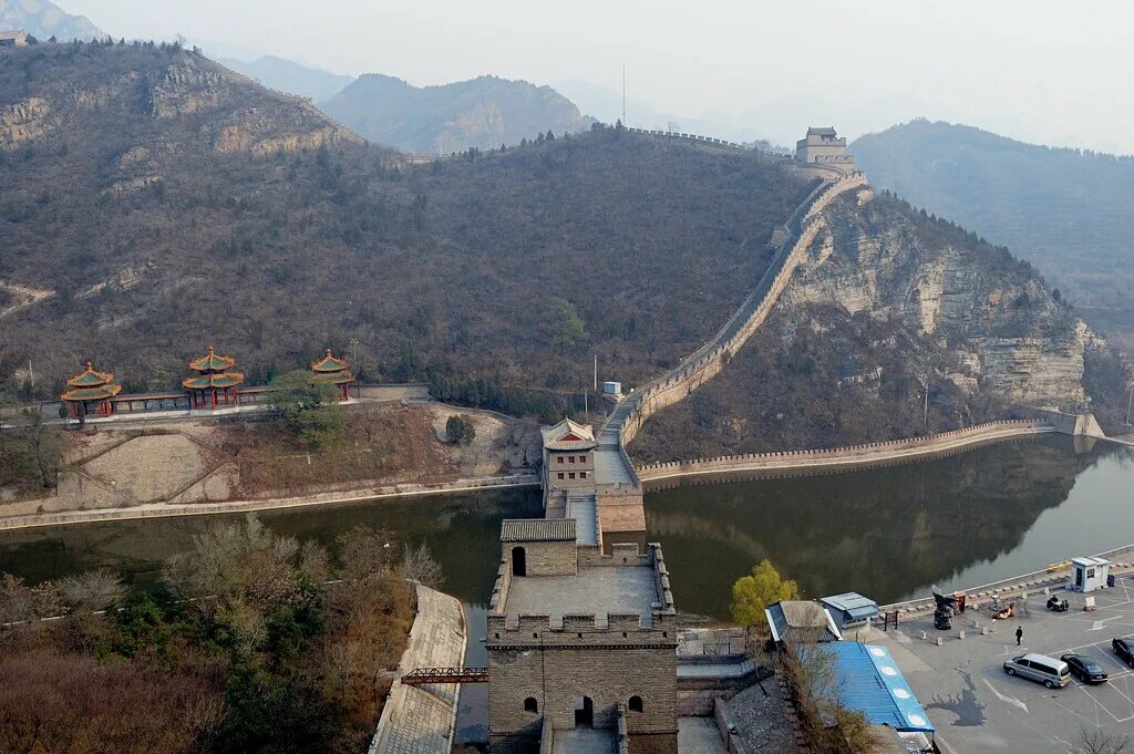 File:Great wall stops in see.jpg - Wikipedia