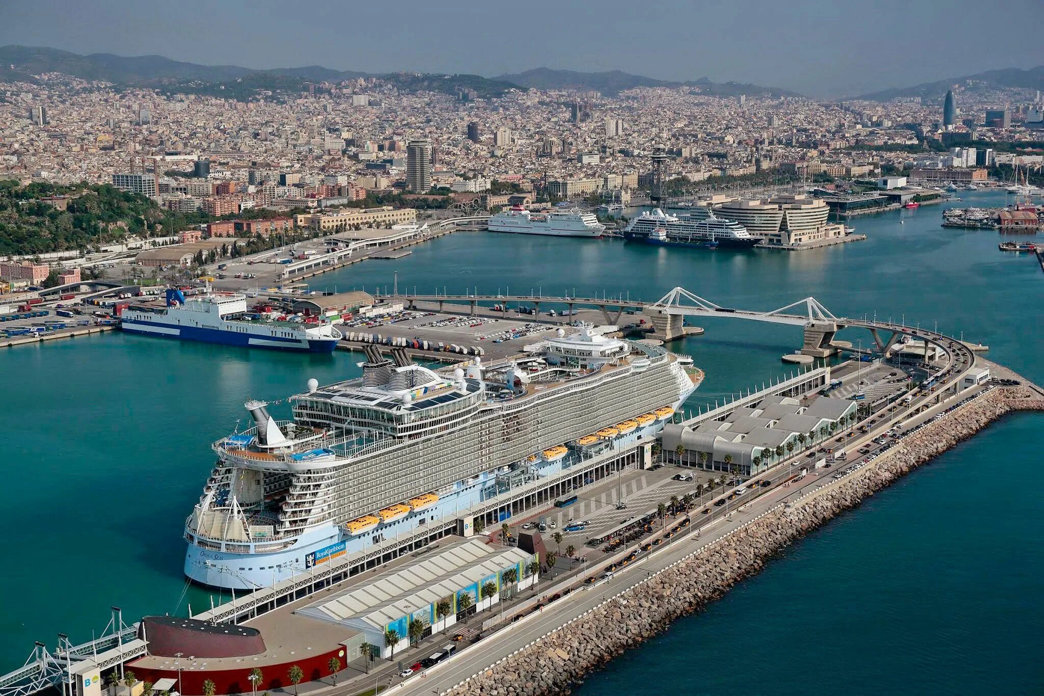 Пой порти. Морской порт Барселоны. Порт Барселона Испания. Port Vell Барселона. Порт Барселона круиз.