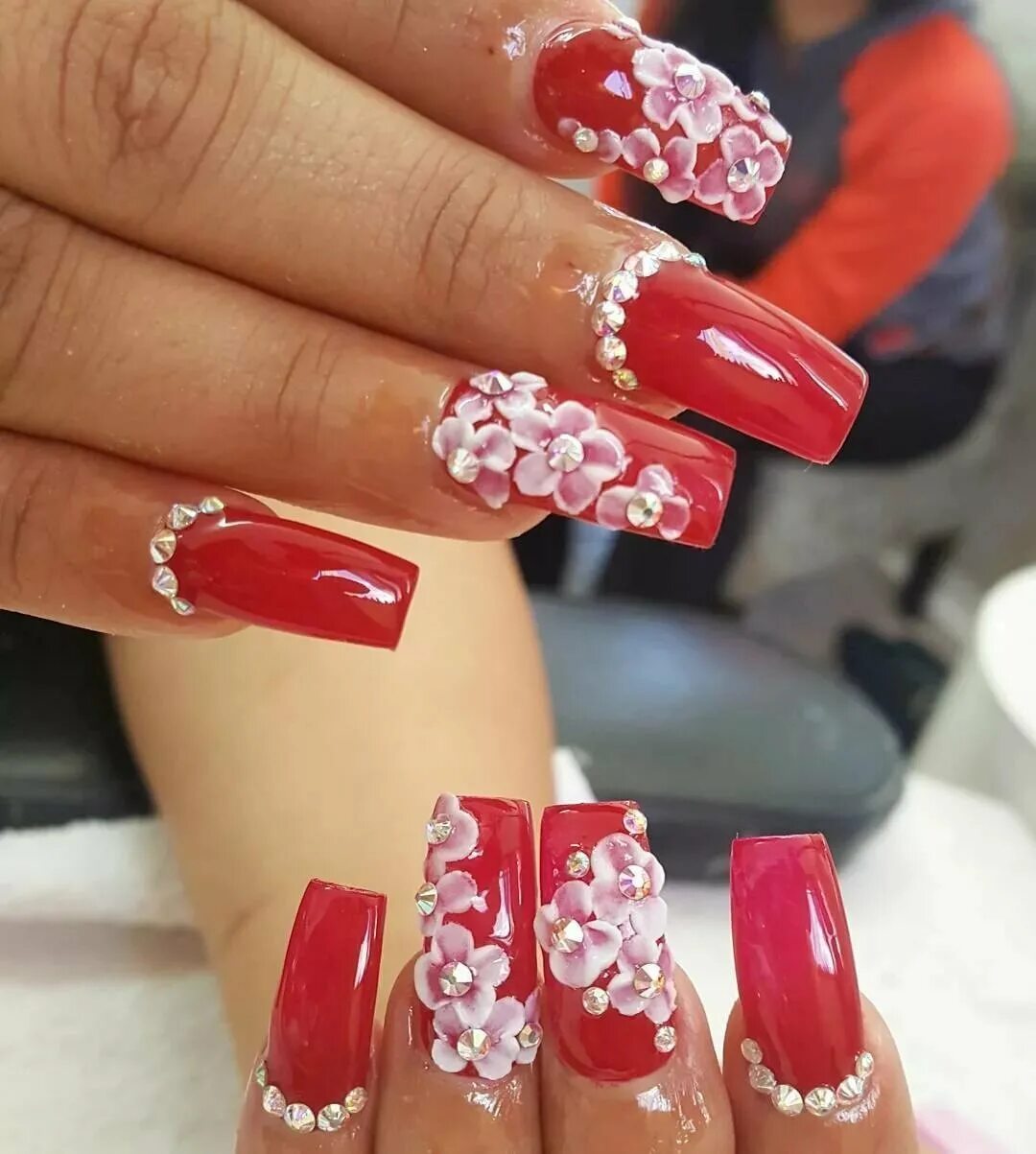 ногти красные рисунки фото. красные ногти. красный маникюр. красные ногти. красный маникюр с рисунком.