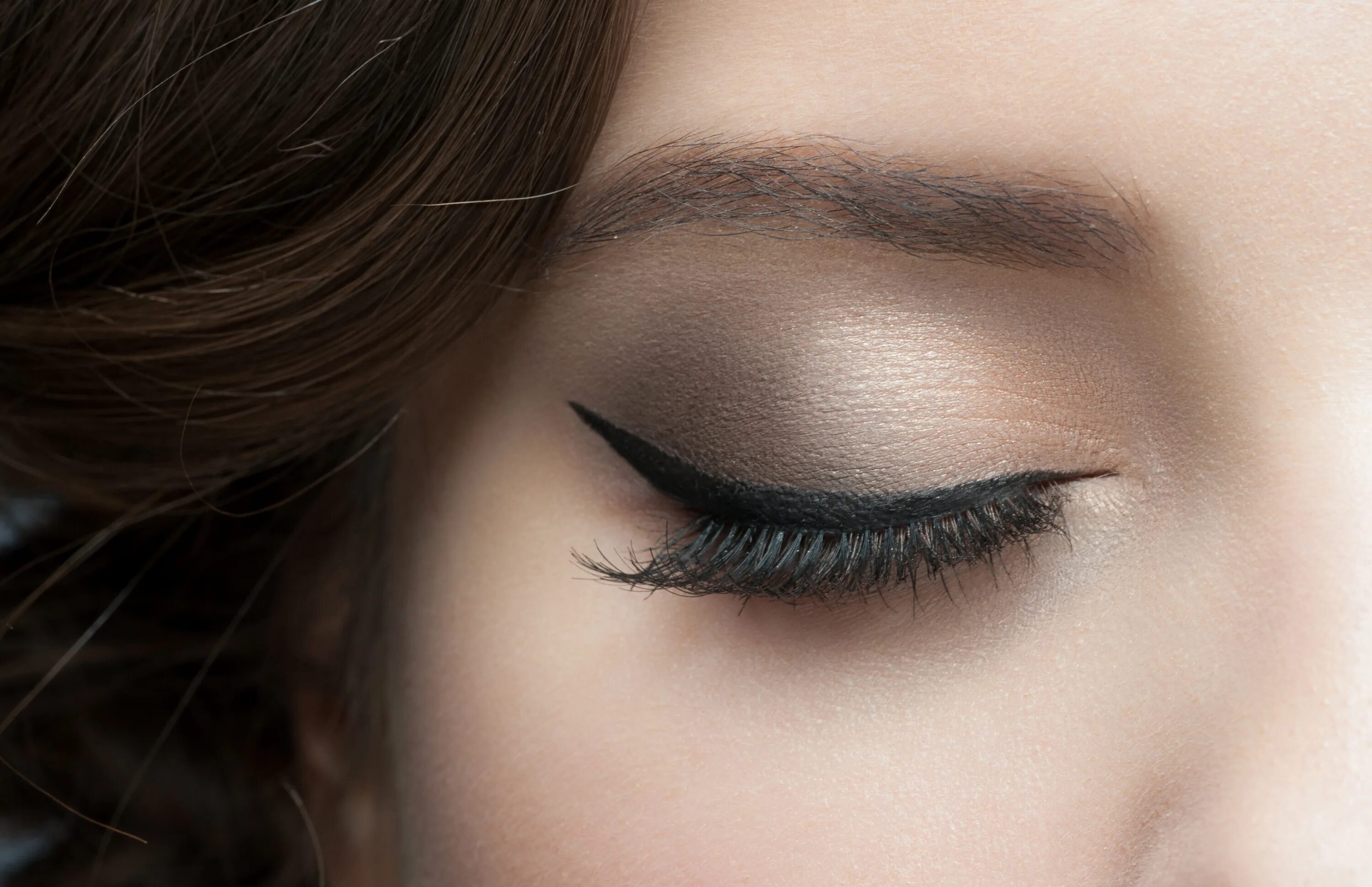 Black eyeliner. Айлайнер стрелки. Подводка для глаз. Макияж с подводкой. Макияж с подводкой для глаз.