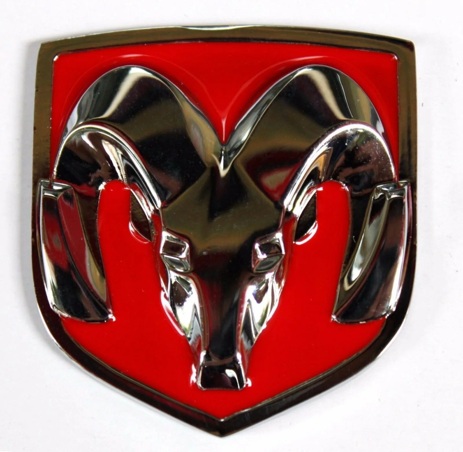 Знак красный автомобиль. Значок dodge Ram. Эмблема Додж Калибр. Значок машины dodge Caliber. Додж Мустанг значок.