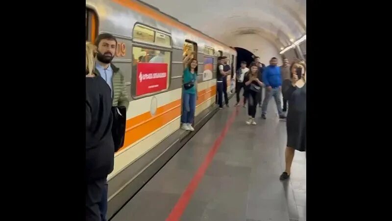 Станция пушкинская москва. Заблокированное метро. 81-717. Гермозатвор в метро спб. Спб метрострой 2023 год.