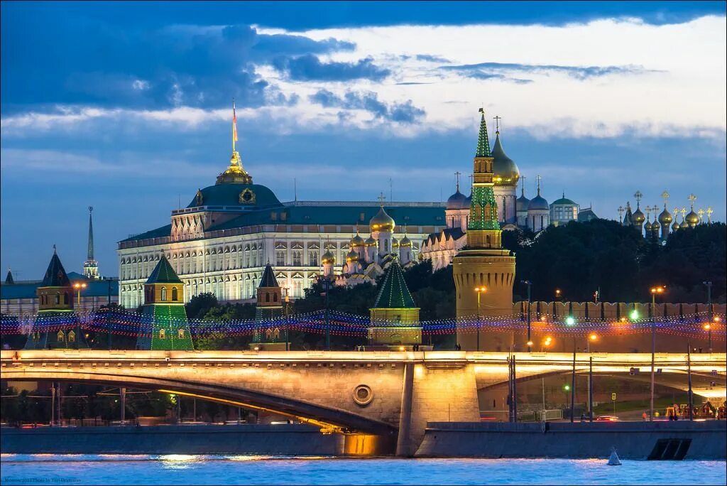 Большой Кремлёвский дворец ночью. Москва Kremlin. Ночной Кремль Москва БКД. Большой Москворецкий мост. The world kremlin