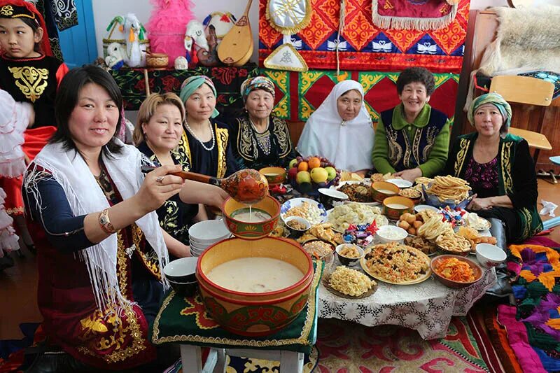 Наурыз көже туралы мәлімет. Наурыз. Наурыз коже. Стол на Наурыз. Наурыз картинки.