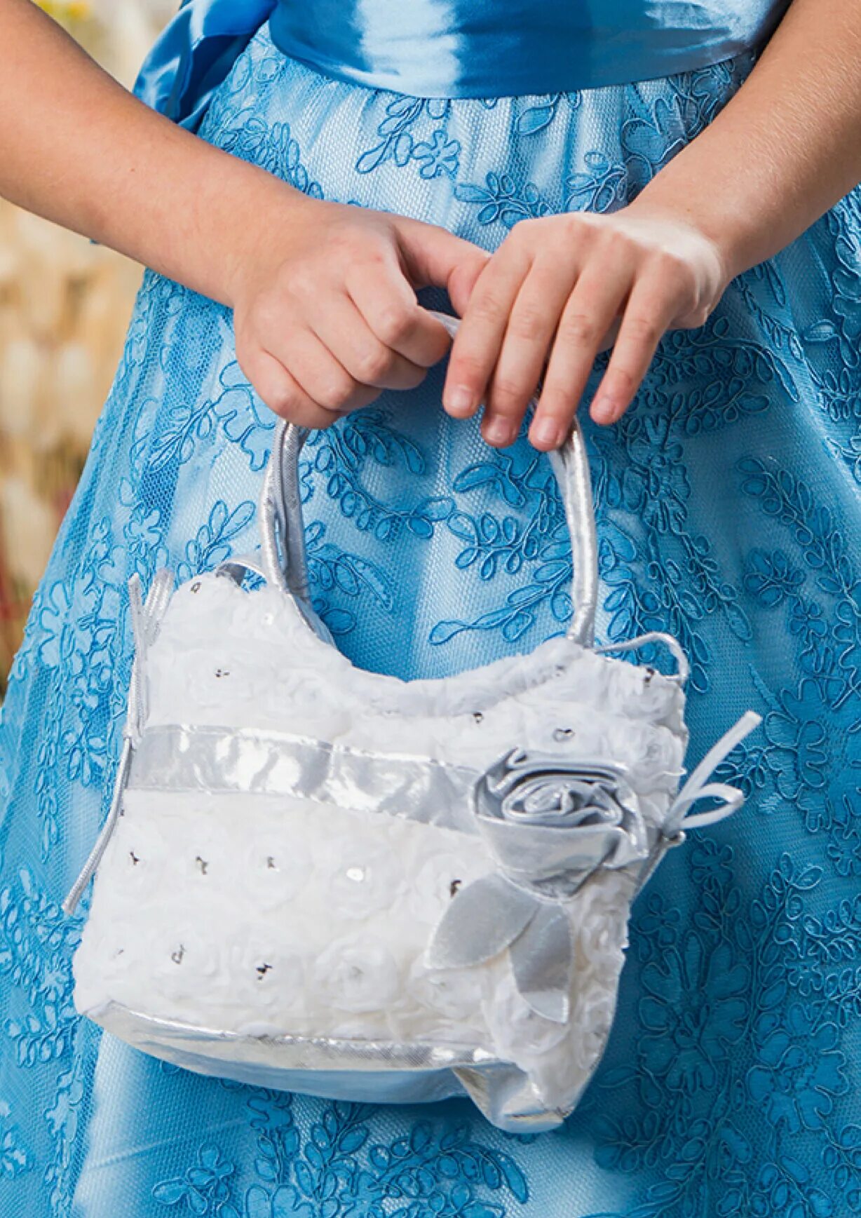 Сумка детская девочка. Детскую белую сумку. Monnalisa сумка детская. Monnalisa сумка disney. Белая сумочка для детских.