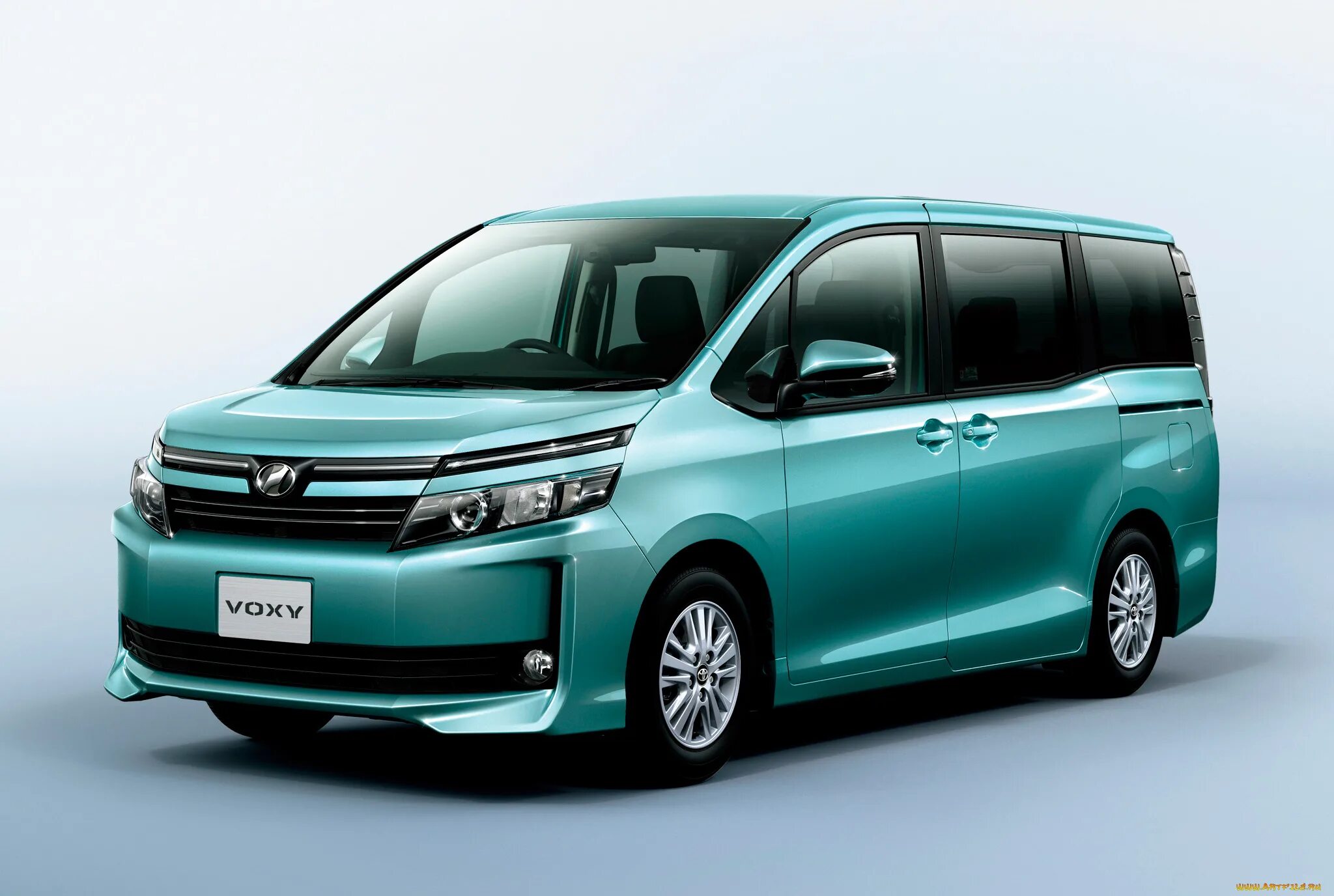 Ниссан микроавтобус гибрид. Минивэны 2014. Toyota noah / voxy (r80. Хонда одиссей 2014. Минивен ниссан н200.