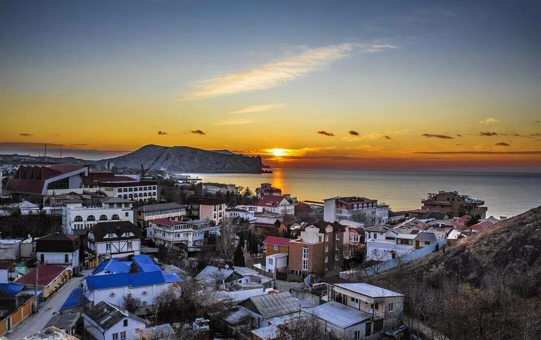 Судак поселок новый свет. Ялта новый свет. Новый свет крым генуэзская крепость. Судак. Тропа голицына крым.