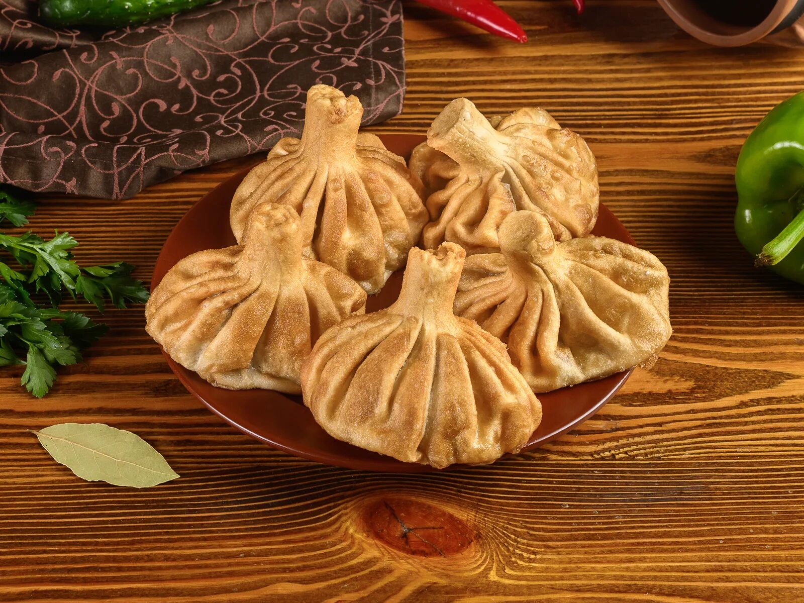 Хинкали с мясом. Хинкали домашние. Хинкали из фарша говядины. Хинкали грузинские. Грузинские пельмени хинкали.