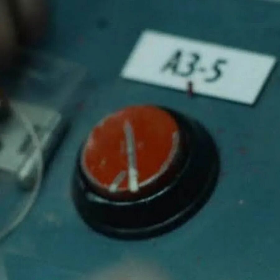 Нажми кнопку телевизора. Кнопка аз-5 Чернобыль. ЧАЭС кнопка аз-5. Az5 кнопка Чернобыль. Чернобыльская АЭС аз5.