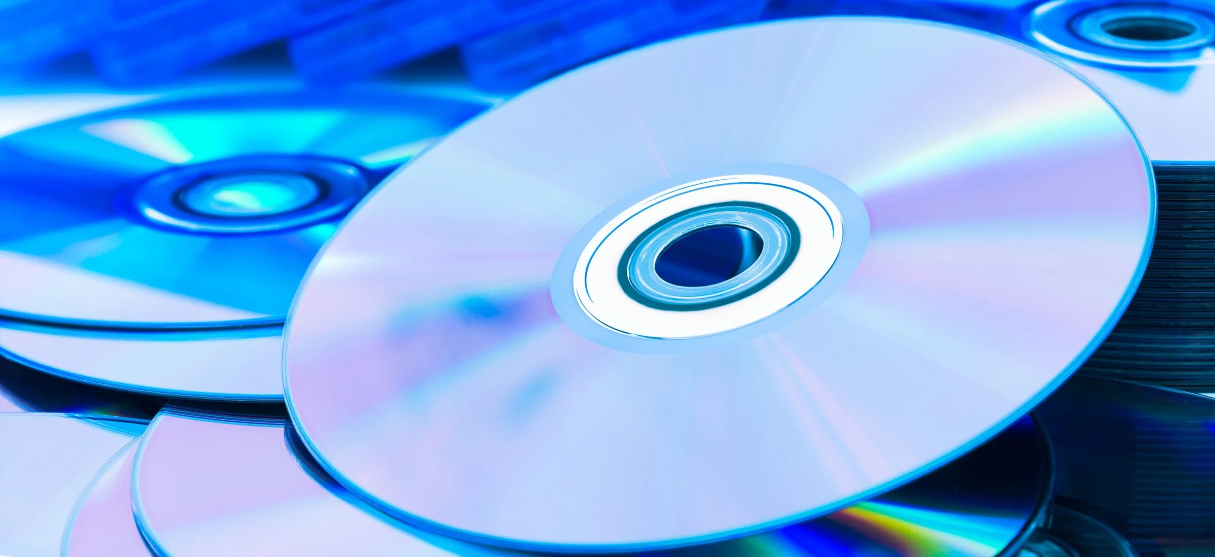 CD Blu ray. Компакт диск. Оптические лазерные диски. Запись на диски Blu-ray.