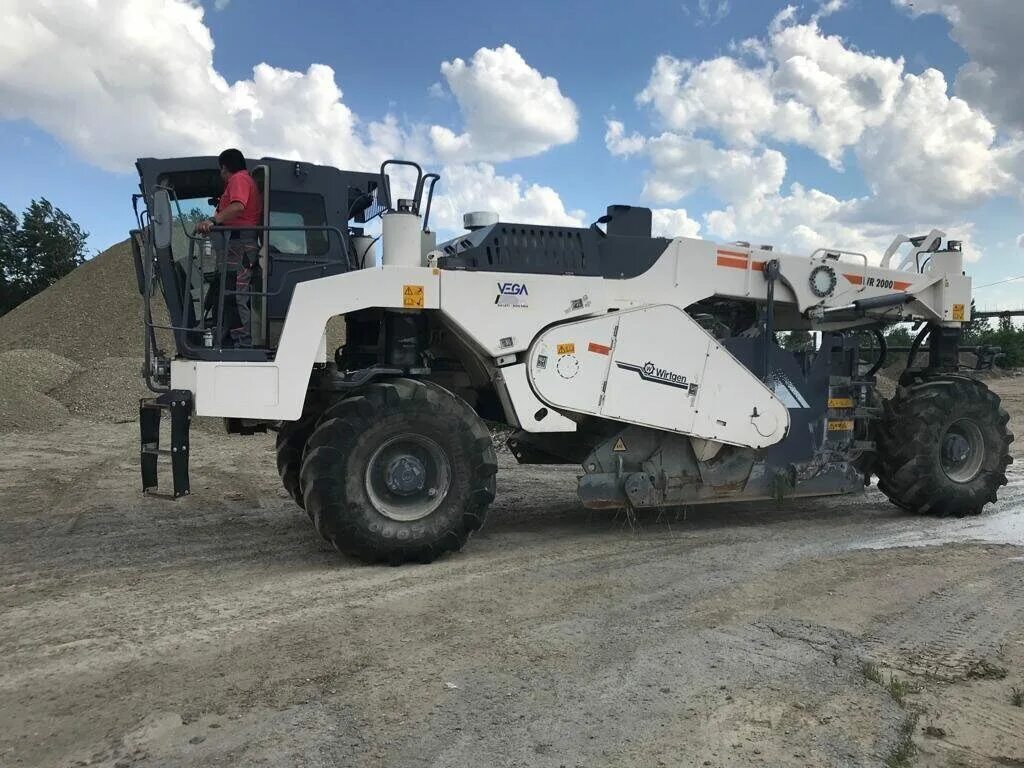 Ресайклер техника. Ресайклер wirtgen wr2000. ресайклер wr 2000. ресайклер(фреза) wr 2000. ресайклер wirtgen wr 240.