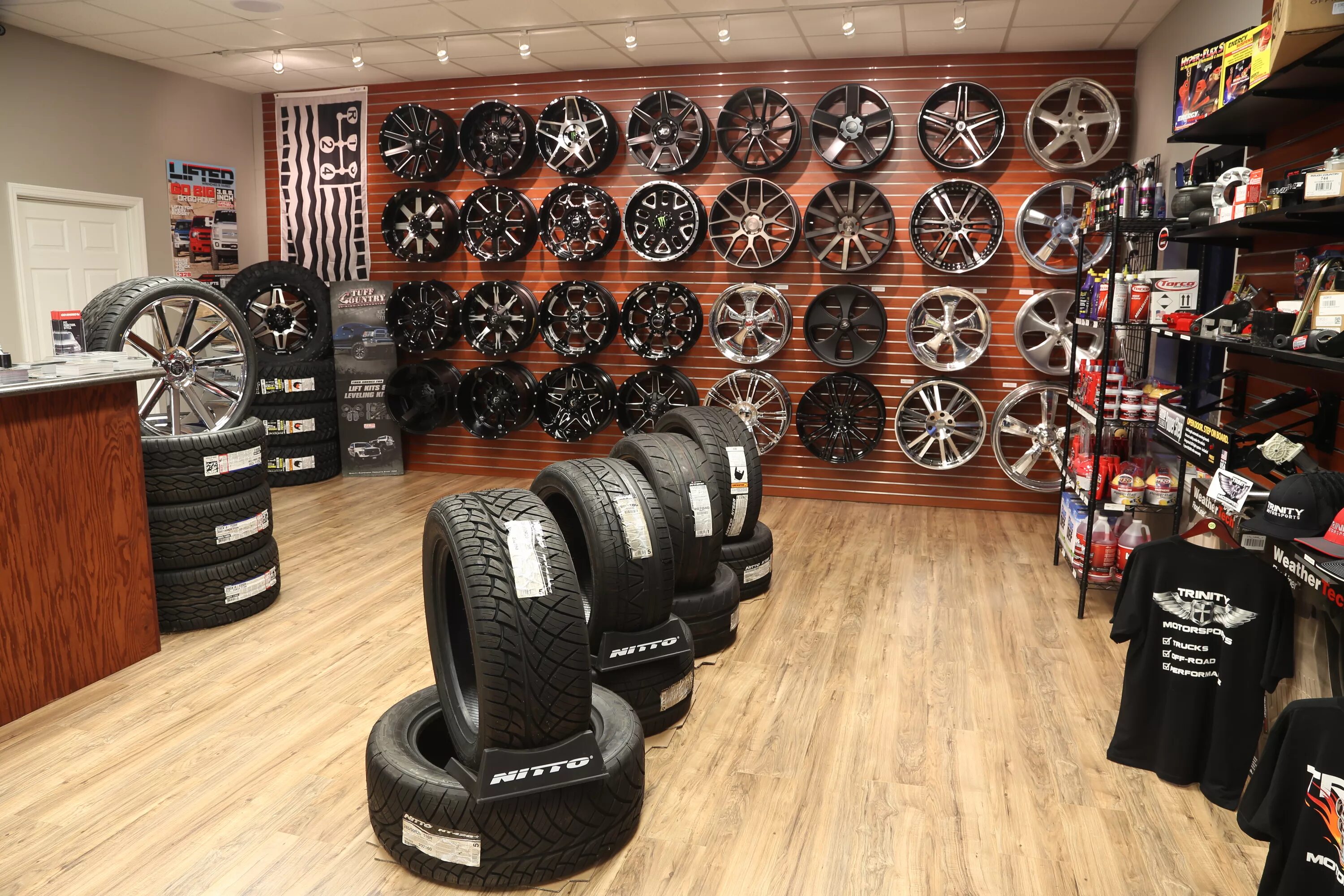 Tire store. автошины в ассортименте. Tire store. склад шин. склад резины.