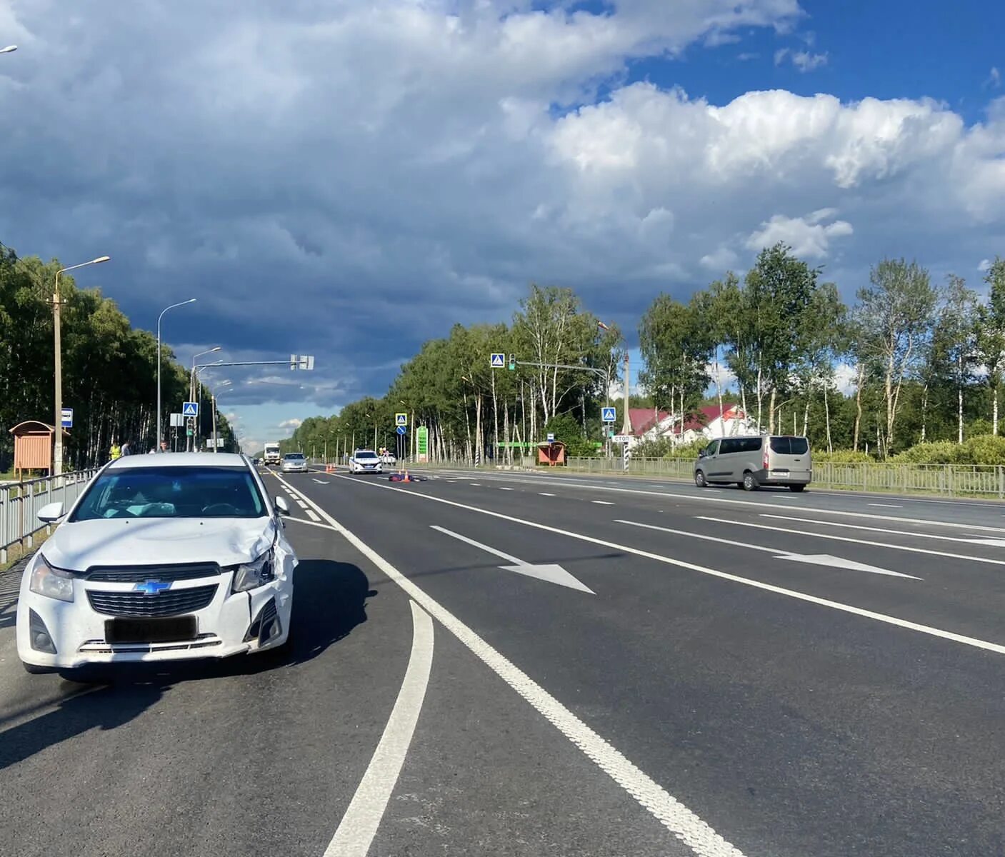 6 го августа. Машина на трассе. Трасса. Смоленск трасса. Смоленская трасса м1.