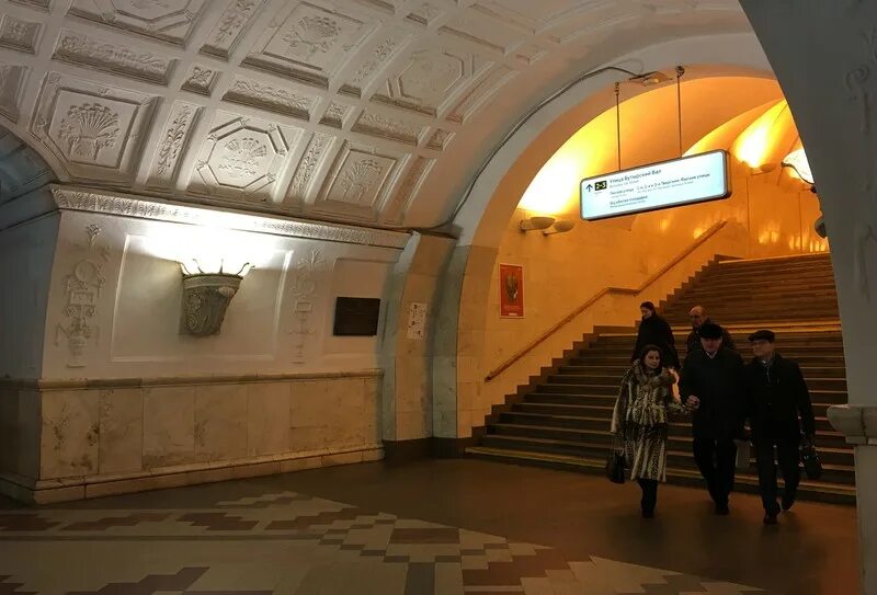Белорусская (станция метро, кольцевая линия). Памятник советская белоруссия метро белорусская. Станция белорусская сегодня. Станция белорусская сегодня. Станция белорусская сегодня.