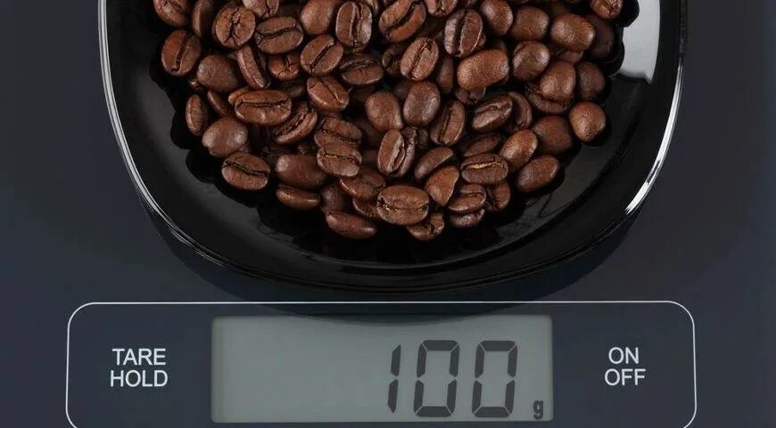 Себестоимость одной чашки кофе. Сколько грамм зерен кофе на одну чашку. Сколько получается молотого кофе из 1 кг зернового. Сколько грамм в 1 кг кофейных зерен. Себестоимость кофейных напитков.